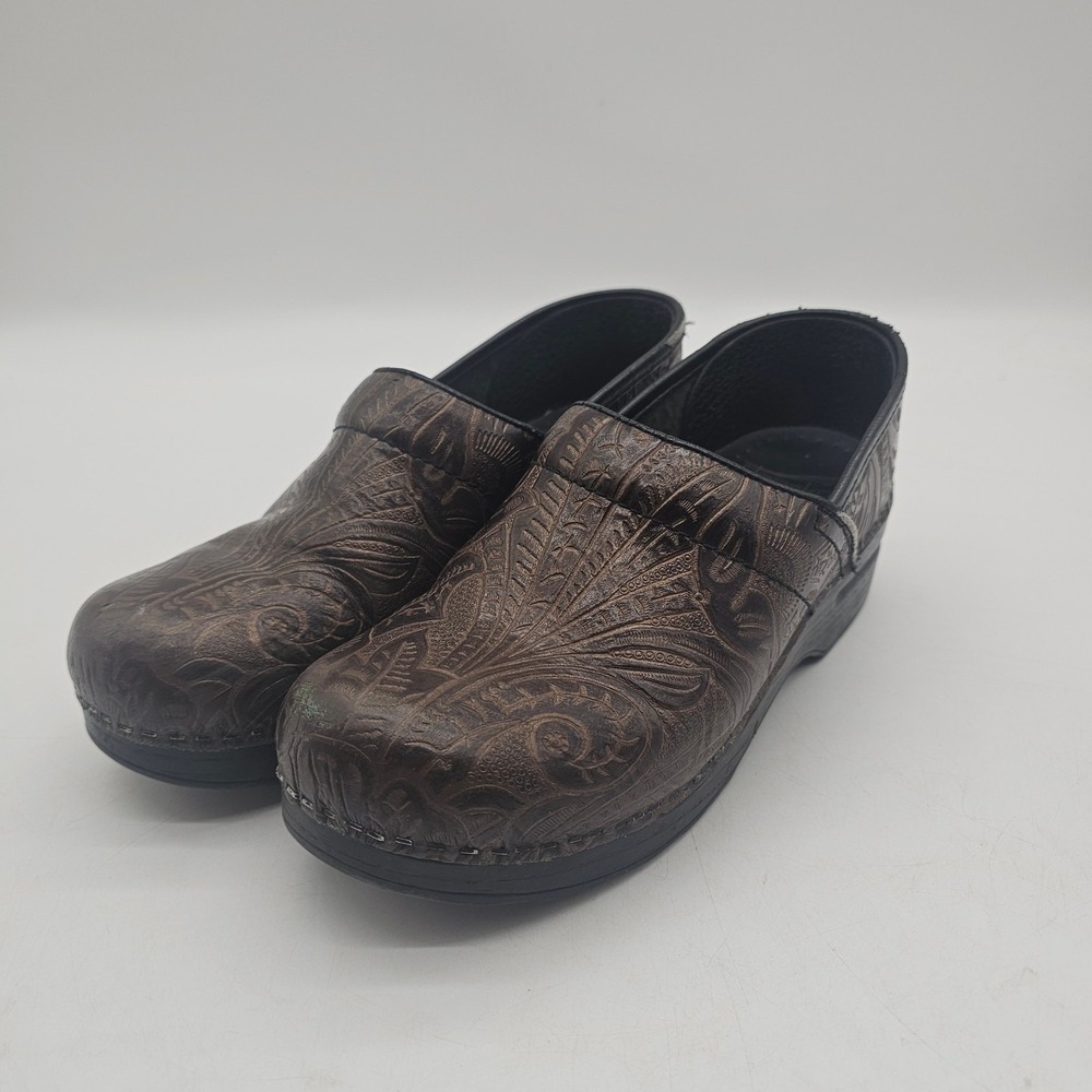 Dansko brown and Planck patterned clogs  size 38/7.5